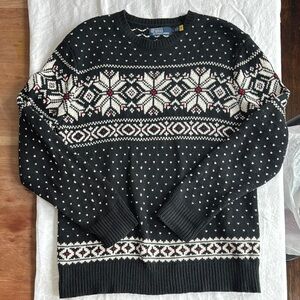 Nordic Black and White Crewneck Sweater with Snowflake Pattern